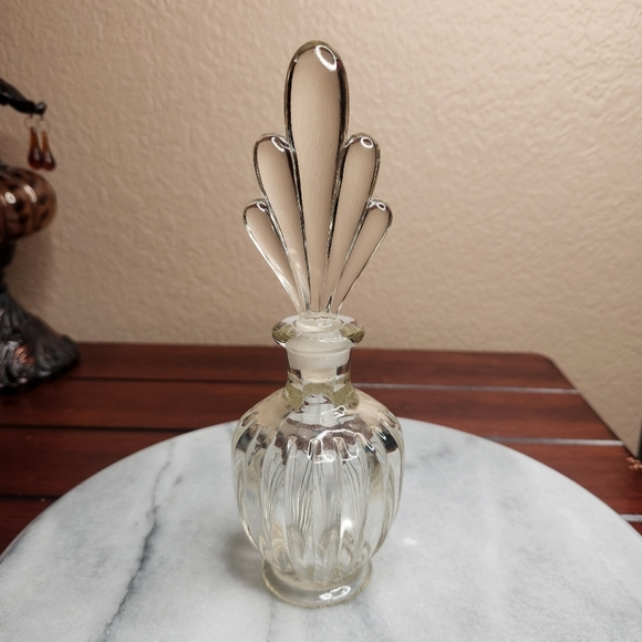 Source Unknown Other - Hollywood Regency Style Perfume Bottle Fan Design Stopper Elegant Luxurious